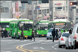 서울시 미세먼지 심한날 '대중교통 무료' 시행 앞두고 또 연기될까