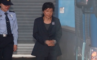 박근혜 전 대통령, 오늘 재판 불출석…"건강상 이유" 사유서 제출