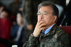 문 대통령, 北과도 核 빠진 투트랙 전략…산으로 가나