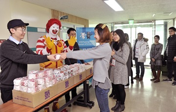 맥도날드, 5년간 행복의 버거 20만개 지역사회에 기부 