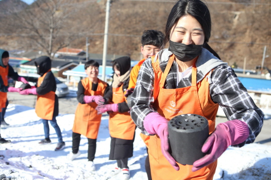 한화생명 청소년봉사단, 겨울봉사캠프 진행