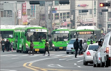 서울시 대중교통 무료운행…지하철 이용객 2.1%↑ 시내버스 0.4%↑