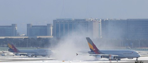 제주공항, 대설특보로 항공기 운항 차질…결항·지연 속출