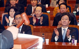 바른정당, 통합 준비 끝냈다…국민의당 합당안 의결