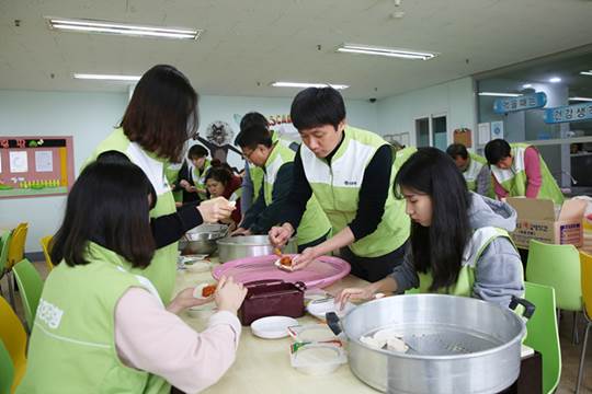 유한양행, 설맞이 만두 만들기 봉사활동 진행