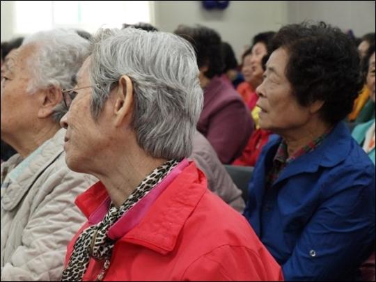 유통가, 고령화·일자리 화두 주목…'시니어 일자리' 늘린다