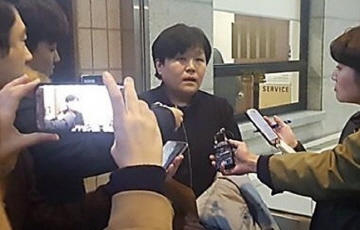 안희정 성폭행 피해자, 서울서부지검에 고소장 제출