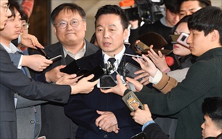 '성추행 의혹' 정봉주, 기자 6명 고소…"보도내용 다 허위"