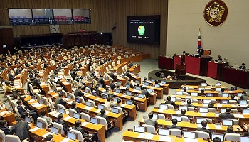 [데일리안 여론조사] 10명 중 7명 국회의원 자격박탈 ‘국민소환제’ 찬성
