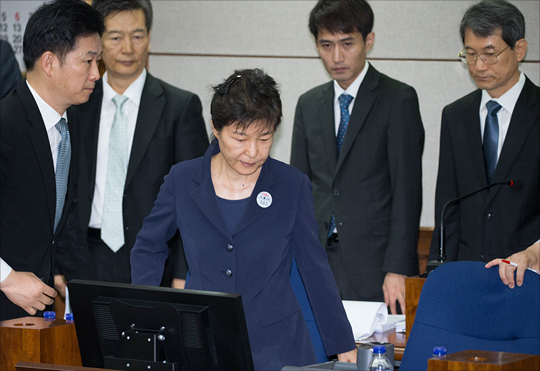 박근혜 전 대통령, 기소부터 선고까지 354일의 기록