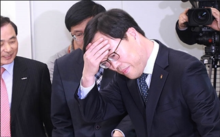 김기식, 임명 18일만 자진사퇴…셀프후원·해외출장 불명예 퇴장