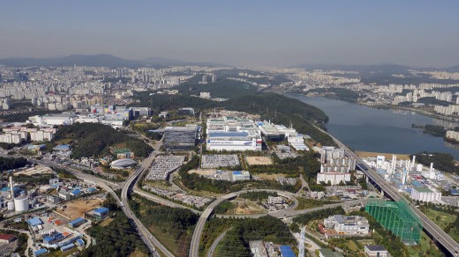 산업부 "삼성 반도체공장 보고서 일부, 국가핵심기술 해당"