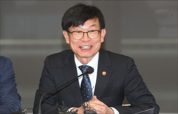 김상조, "삼성지배구조 개선, 이재용 부회장 결정해야"
