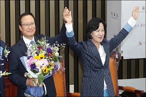 홍영표 민주당 새 원내대표 “국회 정상화 최선 다할 것”