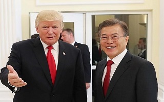 한미정상, 북미정상회담 개최 놓고 미묘한 ‘시각차’