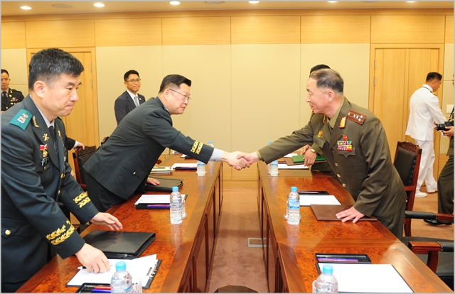 외교부 “남북 군통신선 복구, 대북제재 위반 문제없이 추진” 