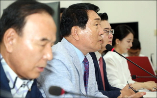 한국당, 비대위원장 후보군 발표…김병준·김성원·박찬종·이용구·전희경