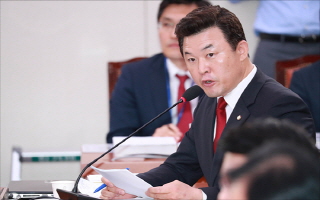 한국당 "최저임금 인상에 자영업자 망연자실…범법자 만들 것"