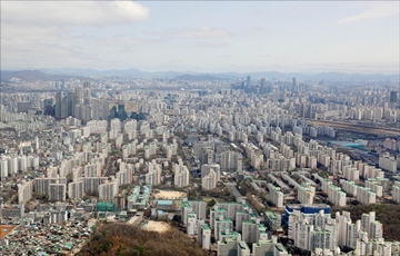 서울 아파트 임대시장 안정?…전월세전환율·전세가율 연중 최저