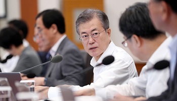 文대통령 지지율 53.8%…역대 최저치 경신