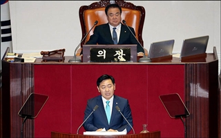 [전문] 김관영 "소득주도성장 정책 중 최악의 결정…최저임금 인상"