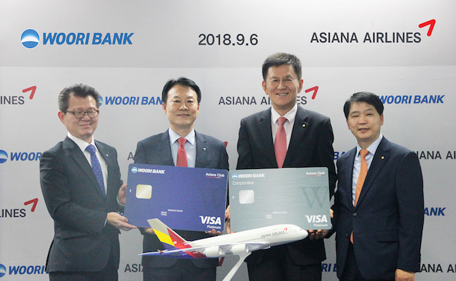 우리카드-베트남우리은행, 베트남 최초 ‘아시아나항공 마일리지카드’ 출시