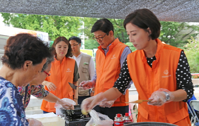 박윤식 한화손보 대표, 소비자평가단과 사랑의 밥차 나눔 행사