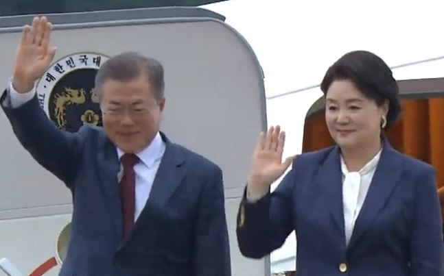 [3차 남북정상회담] 문재인 대통령 내외, 활짝 웃는 얼굴로 귀경