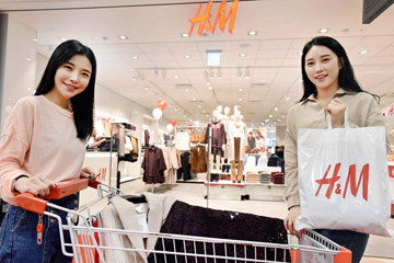"이제 마트에서도 H&M을 만나세요"…홈플러스, 대형마트 첫 H&M 오픈