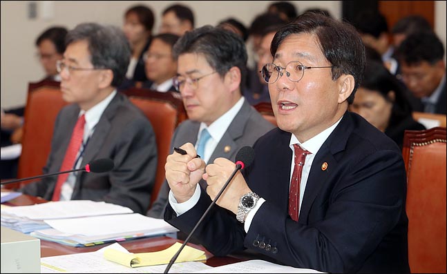 [2018 국정감사] 野, 산자위 국감 첫날부터 '반기업·반시장 정책' 맹공