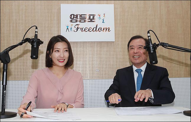 한국당, 당사에 유튜브 방송용 '오픈스튜디오' 개소