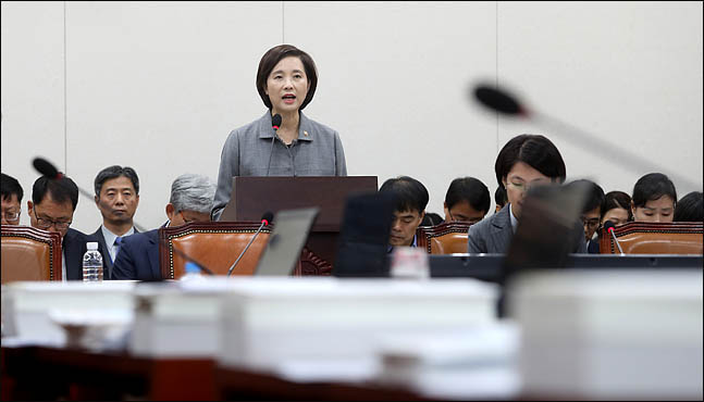 국회 나타날 때마다 청문회…유은혜 왜 인정 못하나