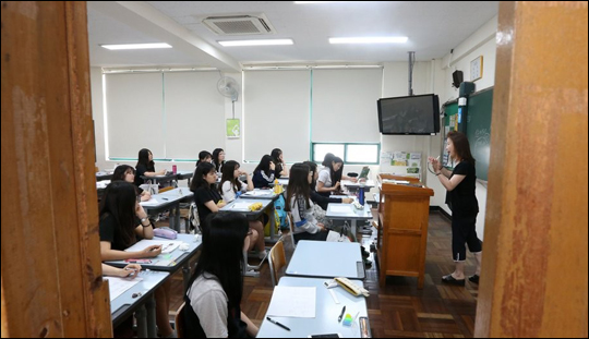 학부모의 상습·고의 민원에 교사들 '강력한 대응' 요구