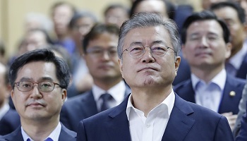 文대통령 지지율 59.3%…'평양반등' 후 2차조정기