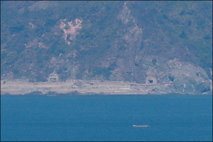 폐쇄된 북한 해안포 진지