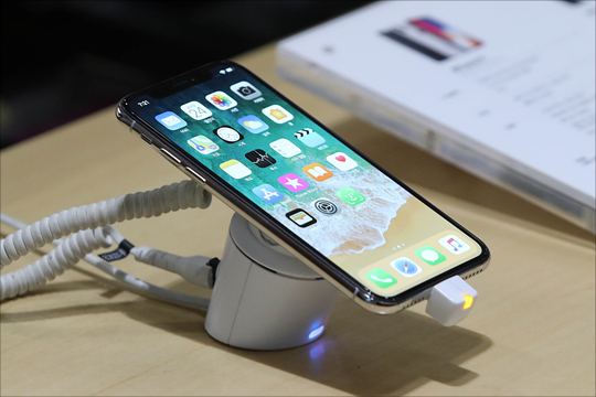 애플, '아이폰X' 터치스크린 오작동 인정…"무상교체할 것"