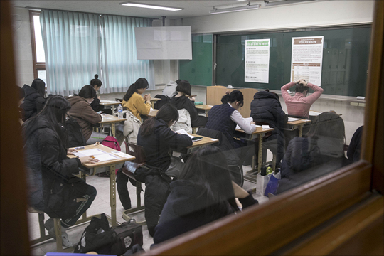 수능 이의신청 600건 폭주…수용 여부는 '미지수'