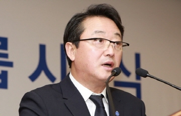 이웅열 코오롱 회장, 경영일선서 물러나...모든 직책서 퇴임 