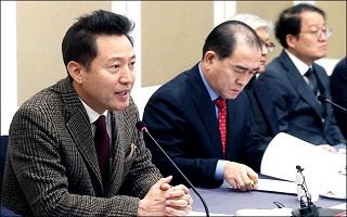 한국당 내달 27일 전당대회…몸푸는 당권주자들