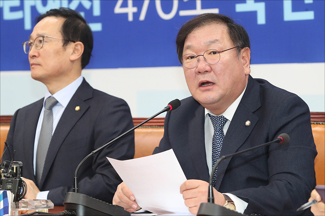'한국당·신재민 싸잡아 때리기' 나선 민주당