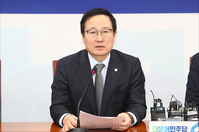 홍영표 "5·18 망언 한국당 의원들, 조치 없으면 퇴출 운동 전개"