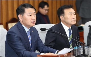 김관영 "민주당은 청년무시, 한국당은 망언 퍼레이드"