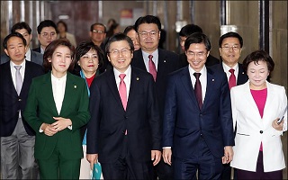 '지지율 30% 육박'에 자신감 얻은 한국당