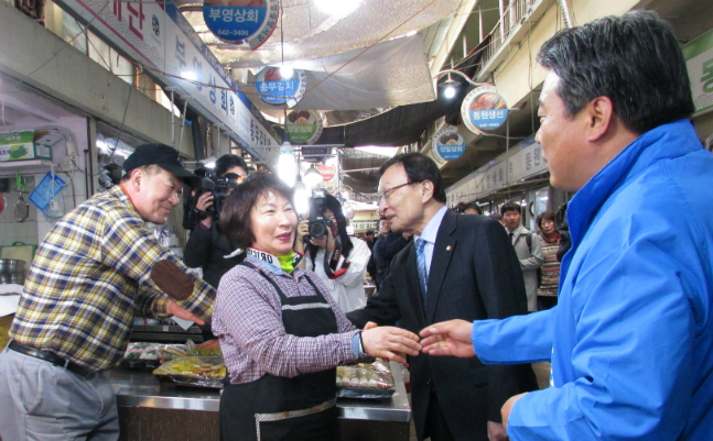 '냉탕' '온탕' 오간 민주당의 4·3 통영 총력전