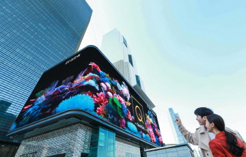 삼성전자, 2019년형 'QLED 8K' 출시 기념 디지털 사이니지 광고 선봬