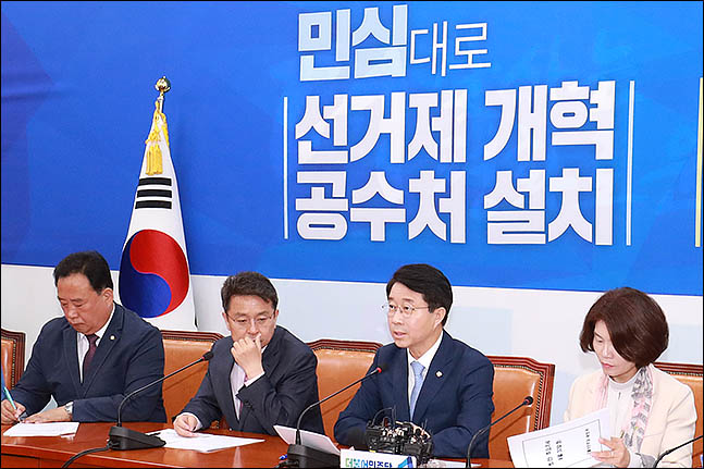 민주당, 한국당에 '석고대죄'하라며 '추경'도 요구 