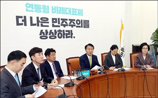 김관영 "창당 후 의총 박수 처음…개혁의 길 매진할 것"