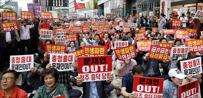 '불금'에도 한국당 대전 장외집회 2만 몰려