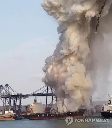 태국 항구서 한국 고려해운 컨테이너선 폭발…25명 부상