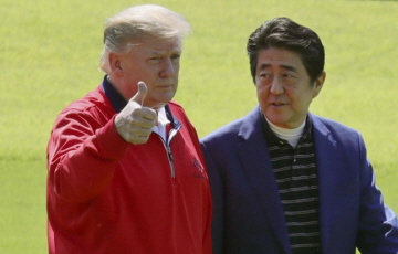 트럼프-아베, 일본서 5번째 골프외교…브로맨스 과시